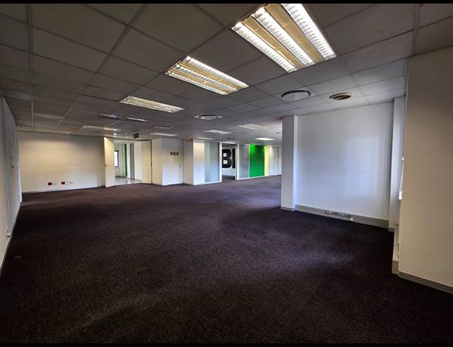 370.60M² OFFICE TO LET IN BRYANSTON